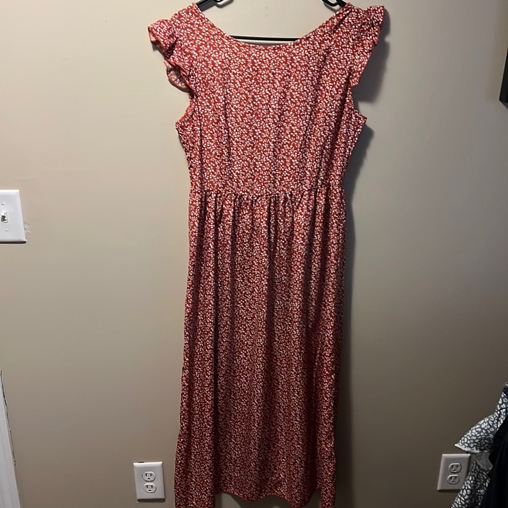 Boutique dress with leaf pattern and ruffled cap sleeves
